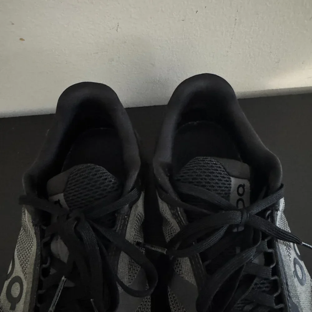 Women's On Cloud Shoes - Black - Size 7 - Picture 4 of 7